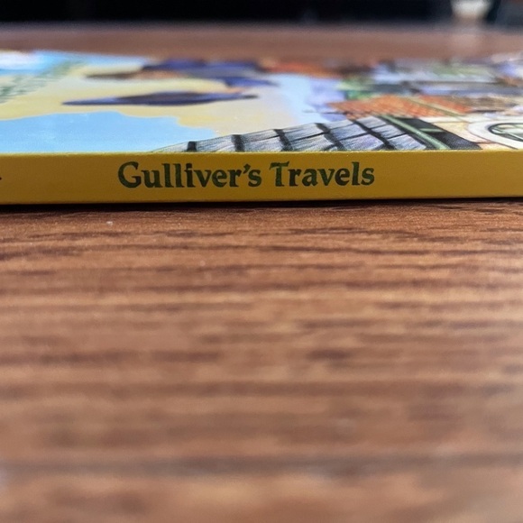 Classic Stepping Stones: Gulliver’s travels by: Jonathan Swift paperback book - Picture 4 of 4